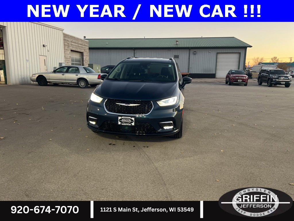 Used 2022 Chrysler Pacifica Touring-L image 4