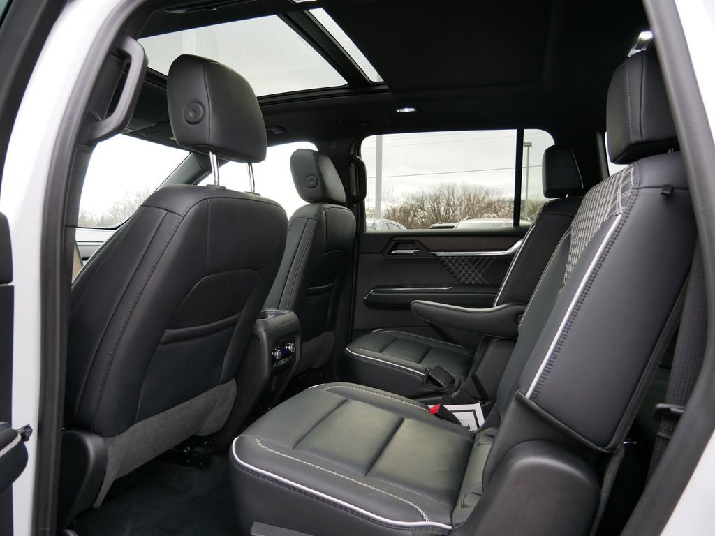 Used 2024 GMC Acadia Denali image 12