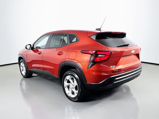 Used 2024 Chevrolet Trax LS w/ LS Convenience Package FWD image 6