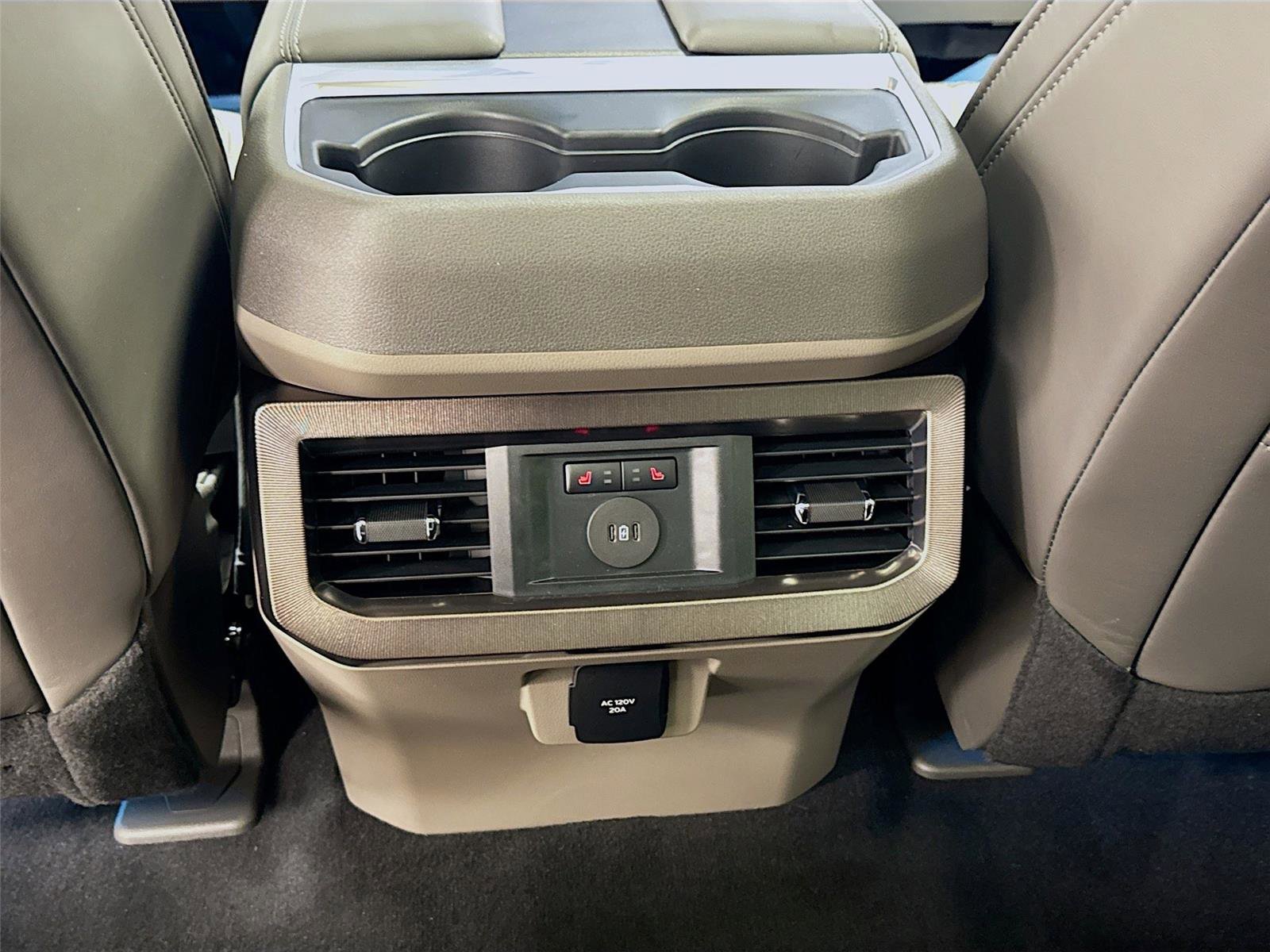 New 2025 Ford F350 Platinum w/ Platinum Plus Package image 26