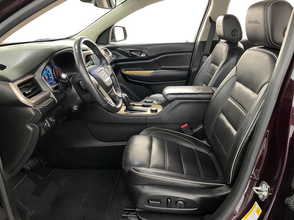 Used 2017 GMC Acadia Denali w/ Technology Package FWD image 9