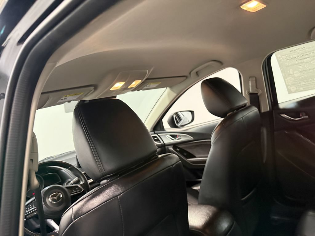 Used 2018 MAZDA MAZDA3 Touring FWD image 50