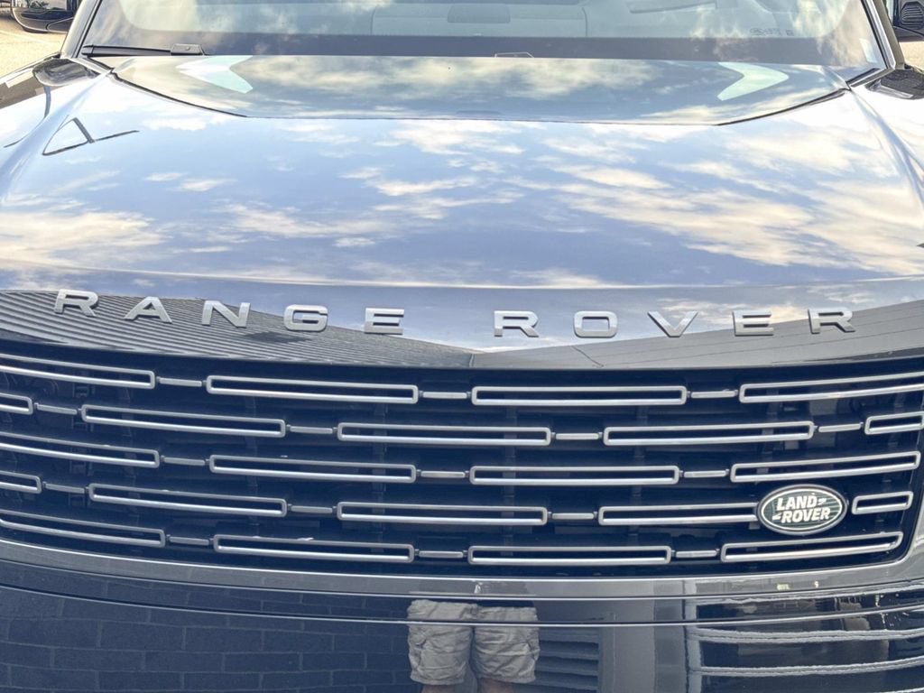 New 2026 Land Rover Range Rover Long Wheelbase SE AWD/4WD image 11