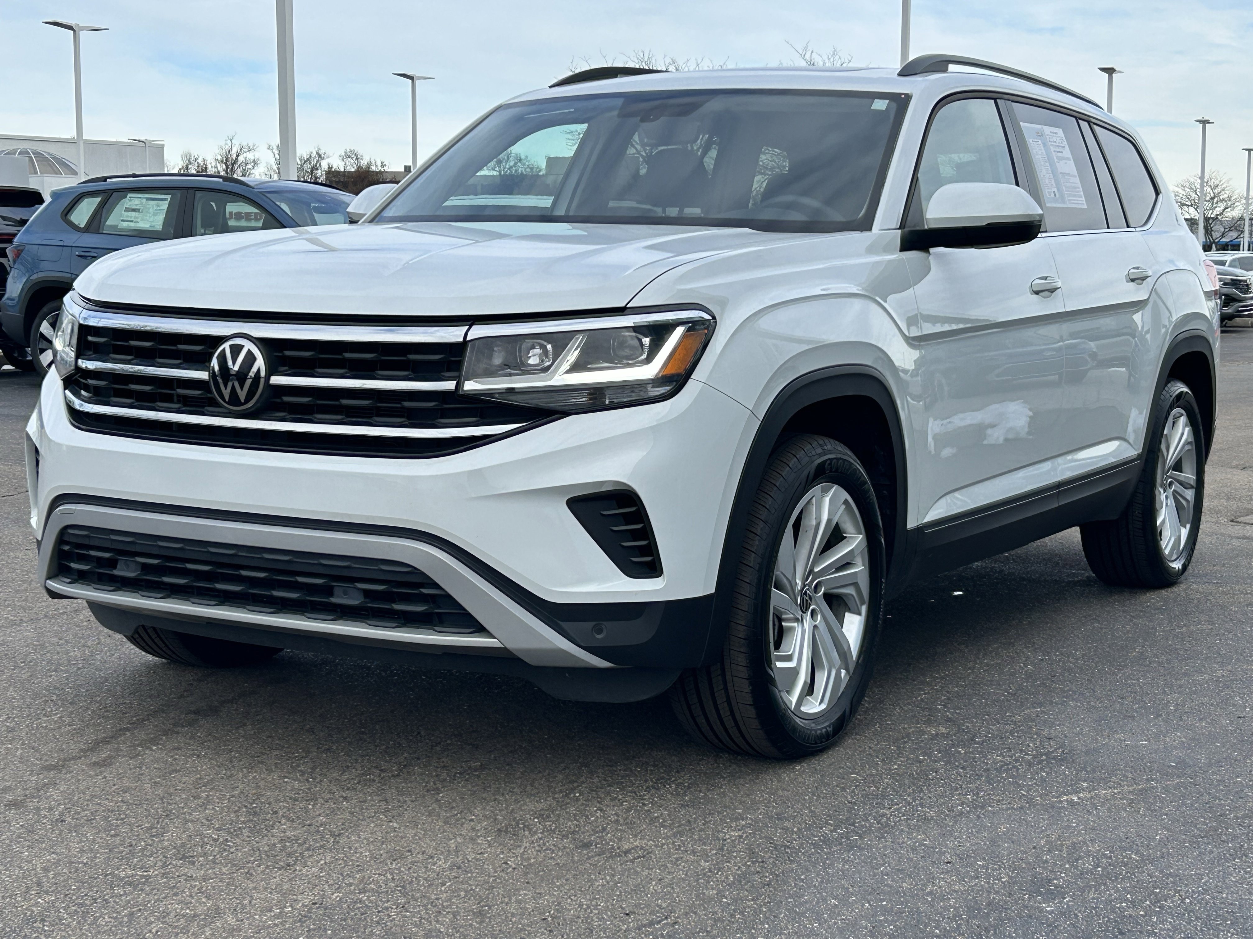 Certified 2023 Volkswagen Atlas SE w/ Panoramic Sunroof Package image 3