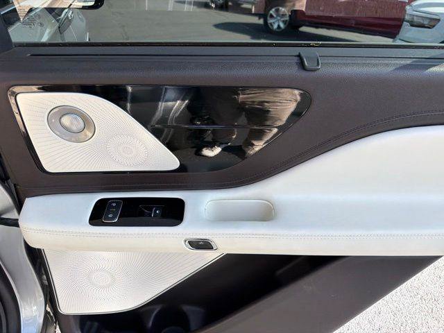 Used 2021 Lincoln Aviator Black Label w/ Class IV Trailer Tow Package AWD/4WD image 25