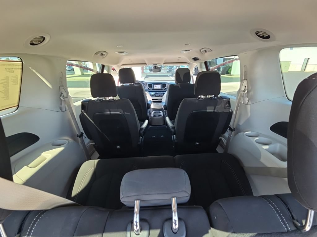 Used 2023 Chrysler Voyager LX FWD image 21