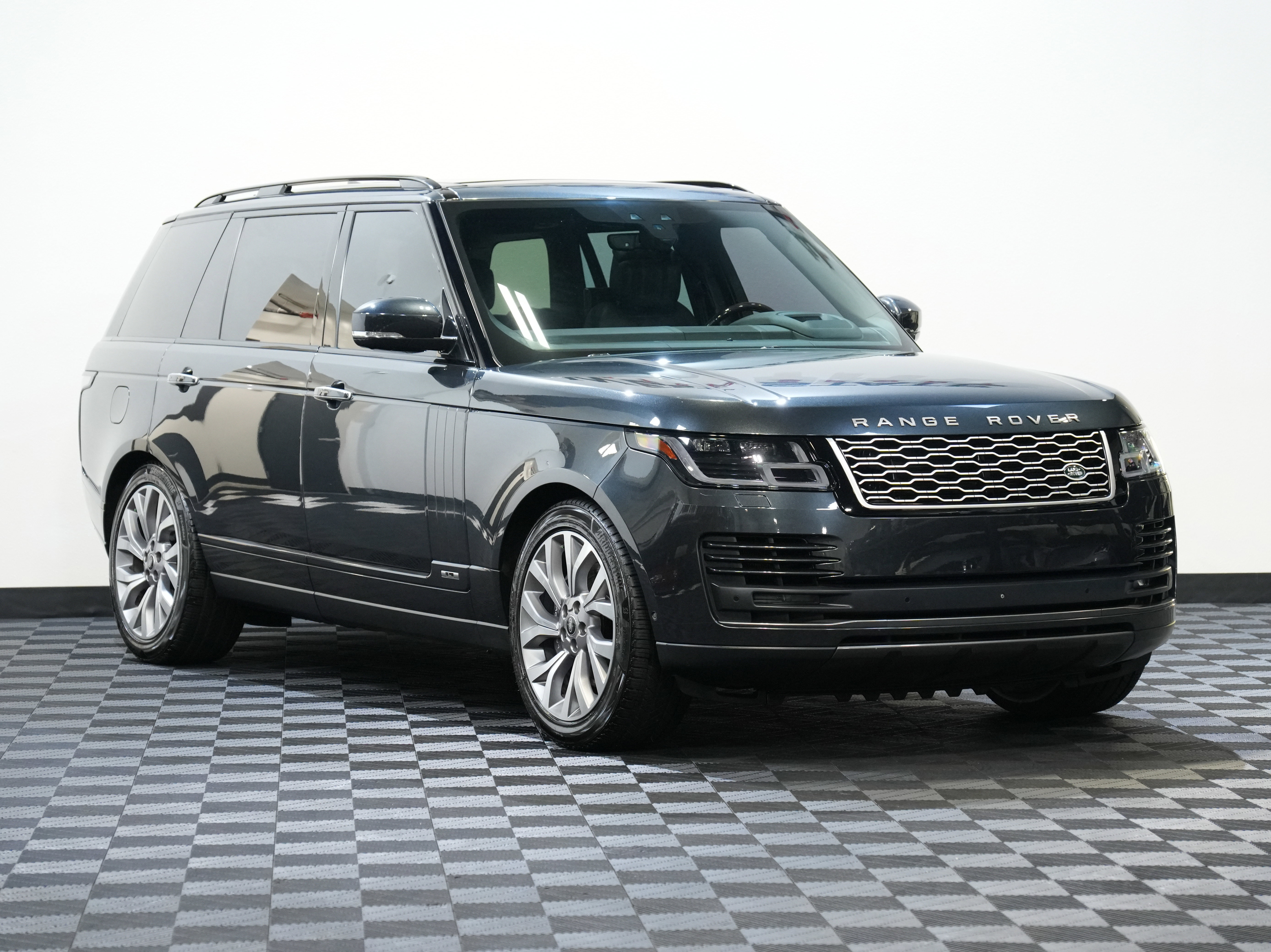 Used 2018 Land Rover Range Rover Long Wheelbase Autobiography image 5