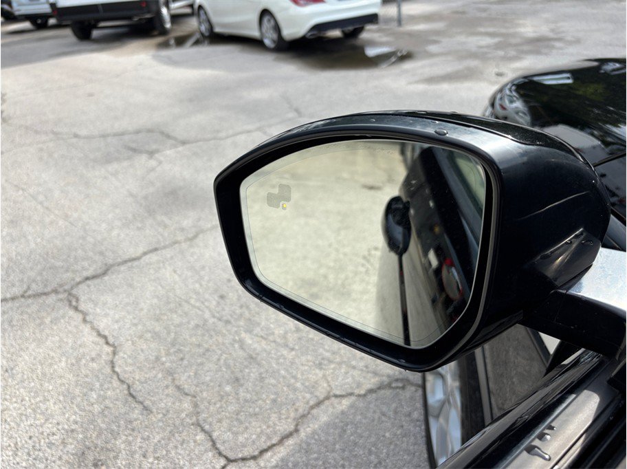 Used 2019 Land Rover Discovery Sport HSE AWD/4WD image 18
