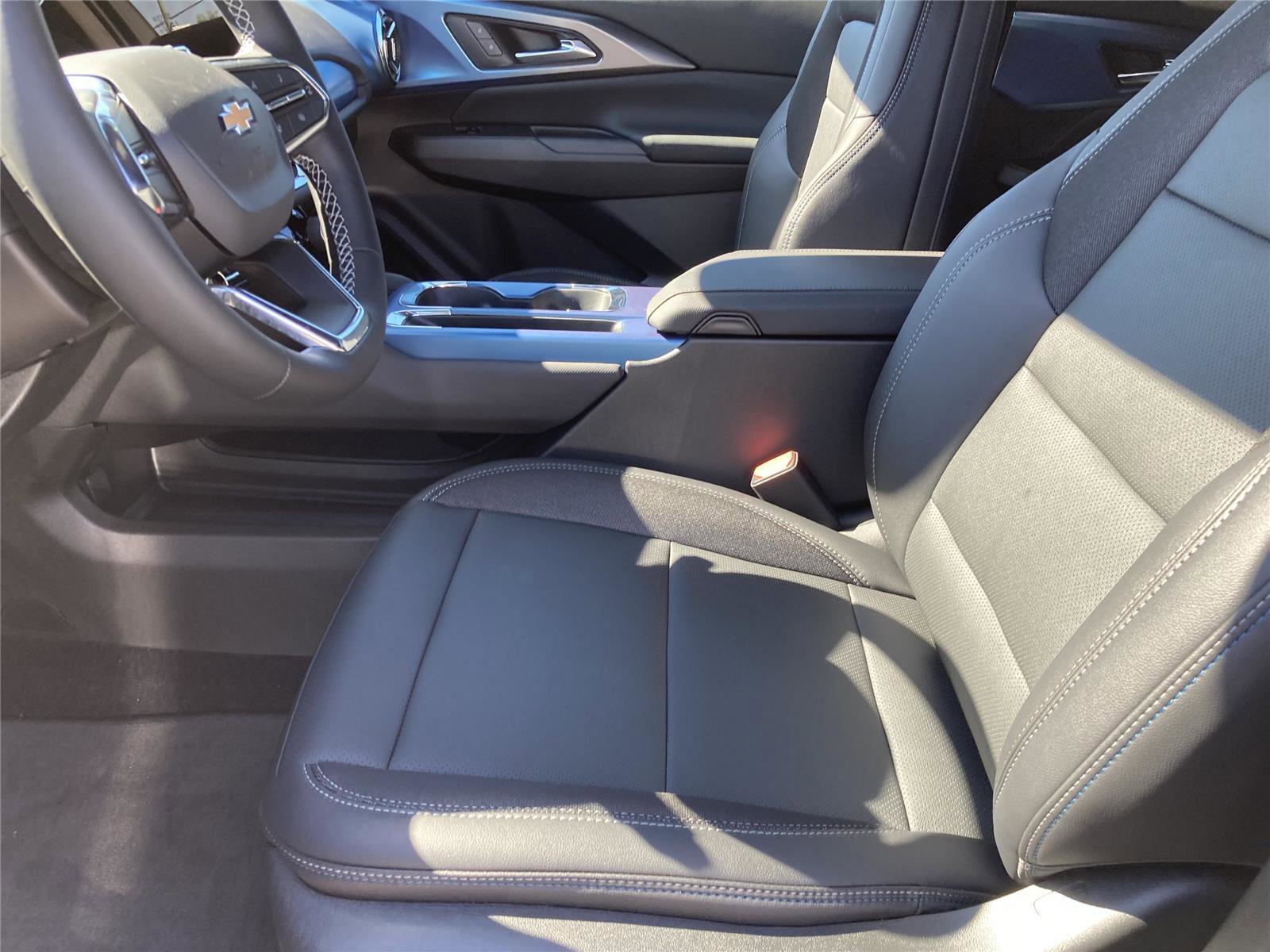 New 2026 Chevrolet Equinox EV LT image 23