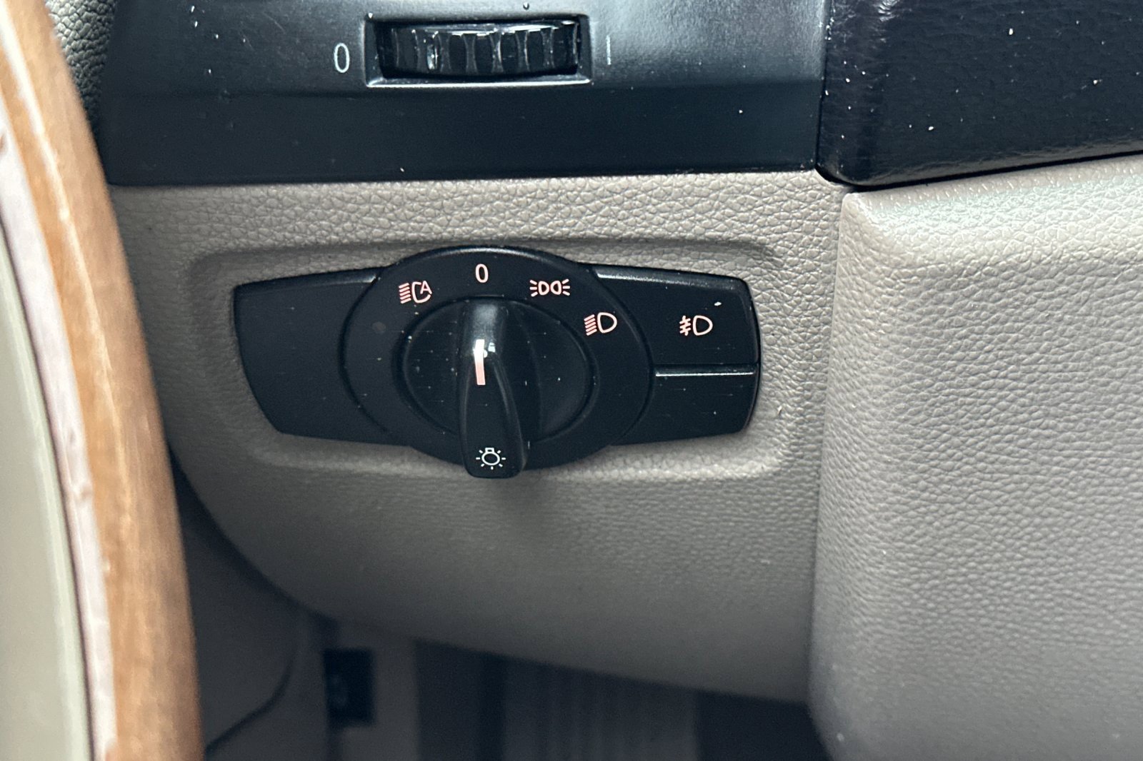 Used 2009 BMW 128i Convertible image 27