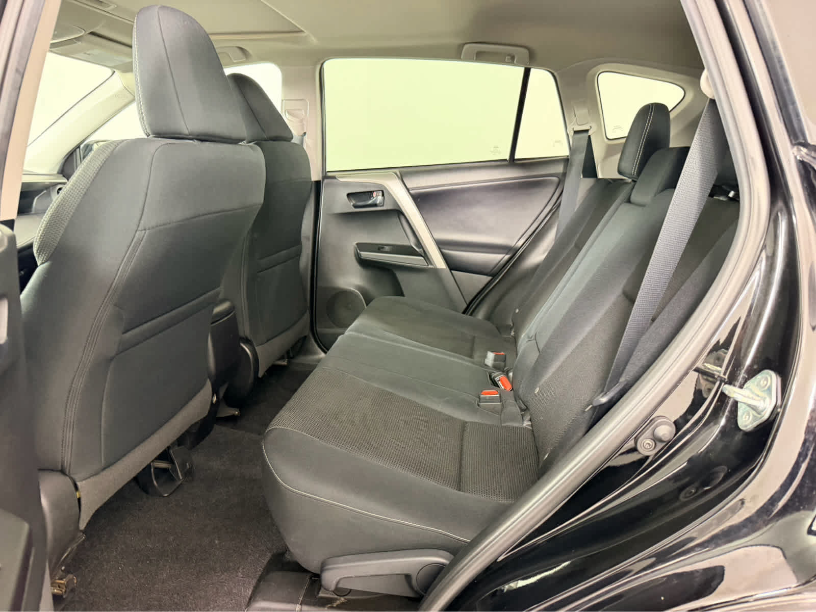 Used 2018 Toyota RAV4 XLE FWD image 14