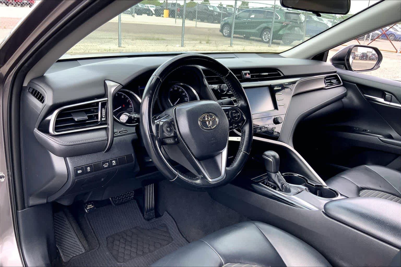Used 2019 Toyota Camry SE FWD image 17
