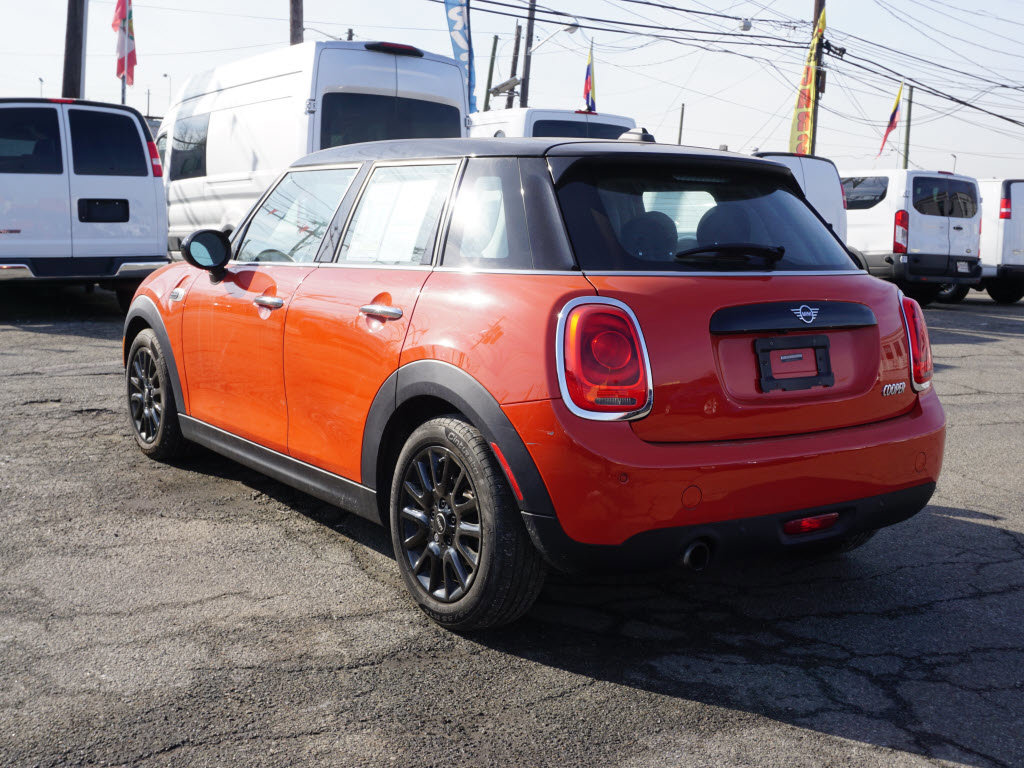 Used 2019 MINI Cooper 4-Door Hardtop image 6