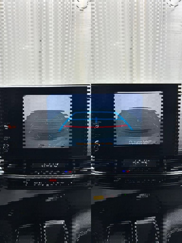 Used 2025 Toyota Sienna XSE image 24