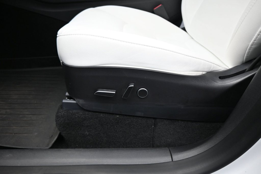 Used 2023 Tesla Model Y Long Range AWD/4WD image 9