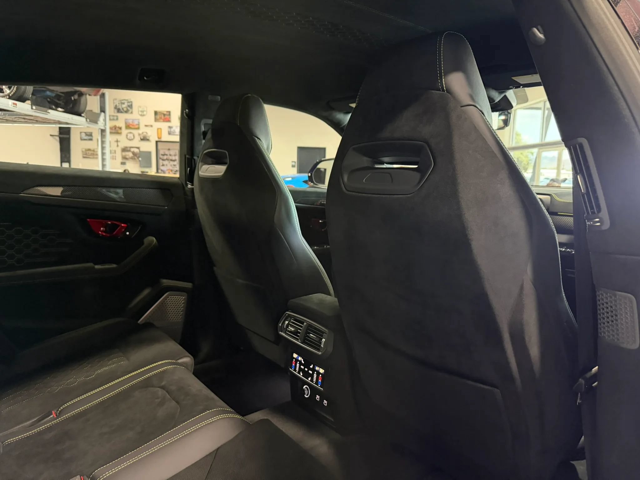 Used 2024 Lamborghini Urus Performante AWD/4WD image 39