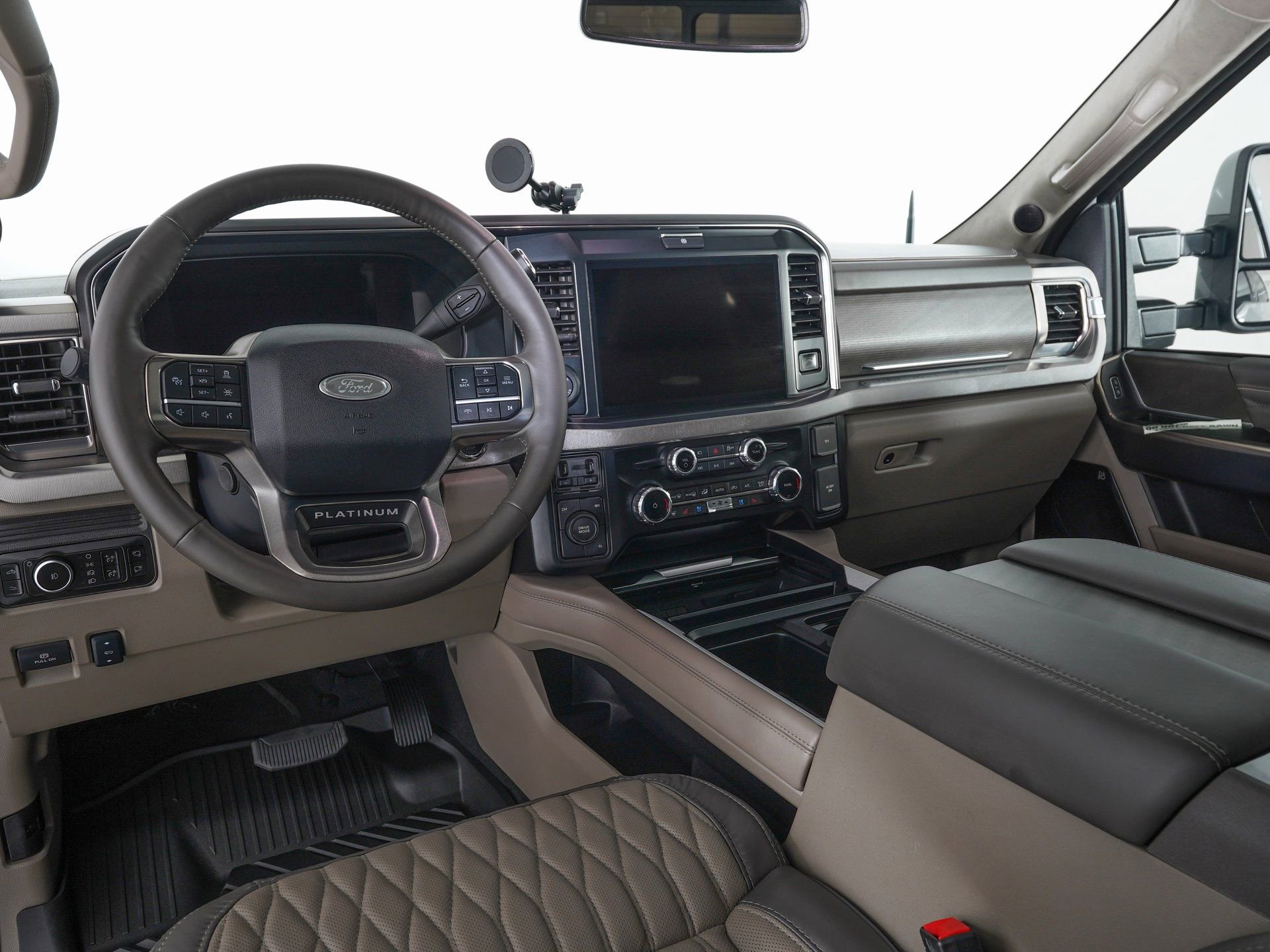 Used 2025 Ford F450 Platinum w/ Platinum Plus Package image 16