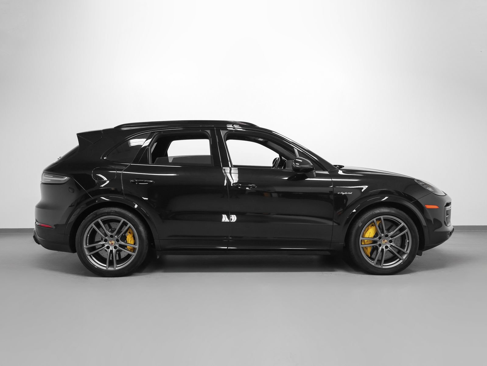 Certified 2023 Porsche Cayenne Turbo S AWD/4WD image 13