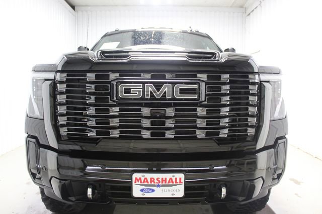 Used 2025 GMC Sierra 2500 Denali Ultimate AWD/4WD image 2