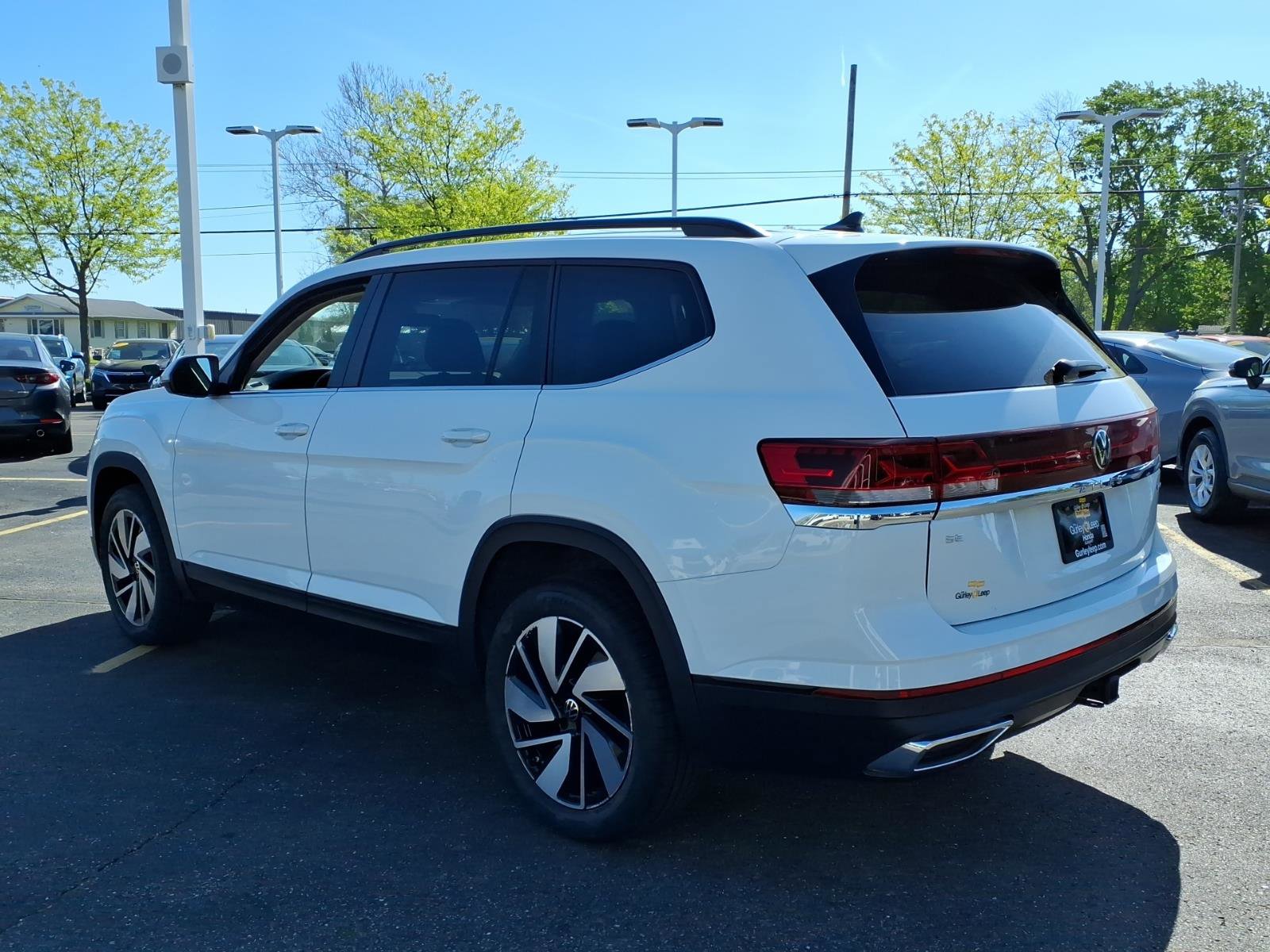 Used 2024 Volkswagen Atlas SEL Premium R-Line AWD/4WD image 10