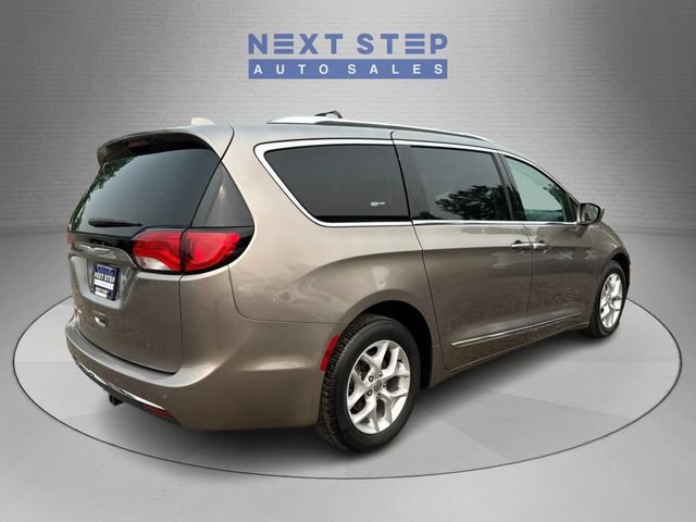 Used 2017 Chrysler Pacifica Touring-L Plus w/ Tire & Wheel Group FWD image 8