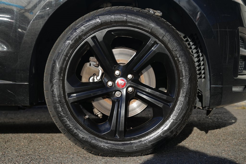 Used 2017 Jaguar F-PACE R-Sport image 12