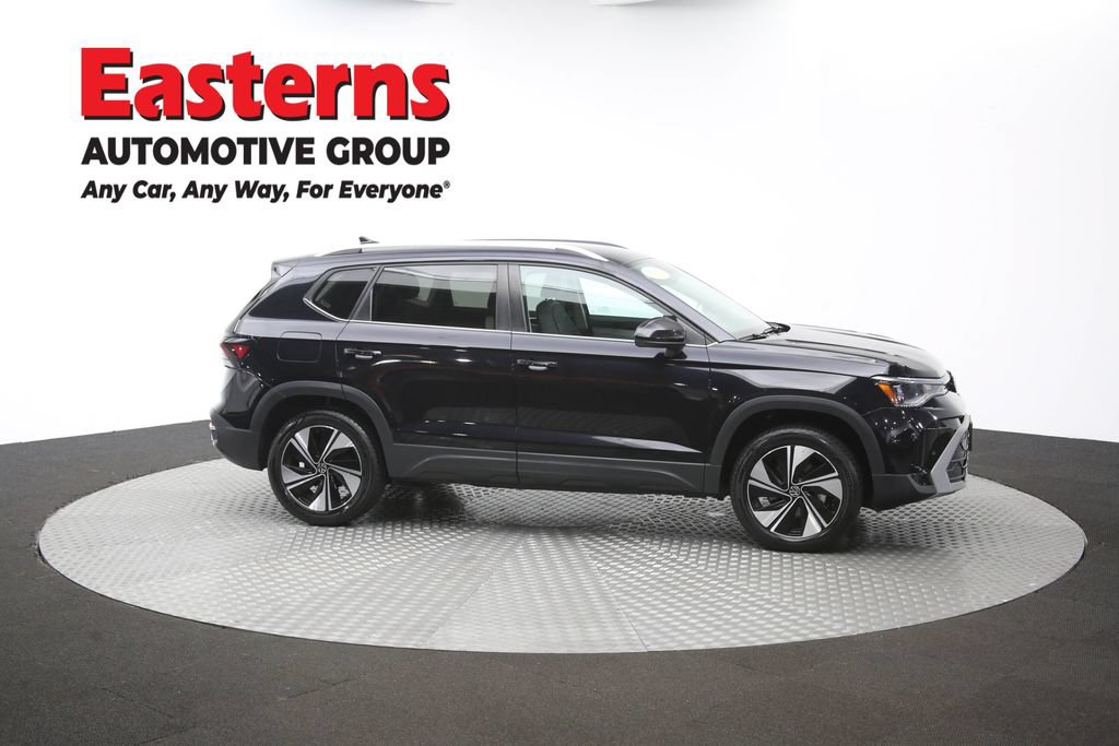 Used 2025 Volkswagen Taos SE AWD/4WD image 46