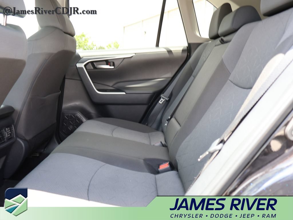 Used 2025 Toyota RAV4 XLE AWD/4WD image 17