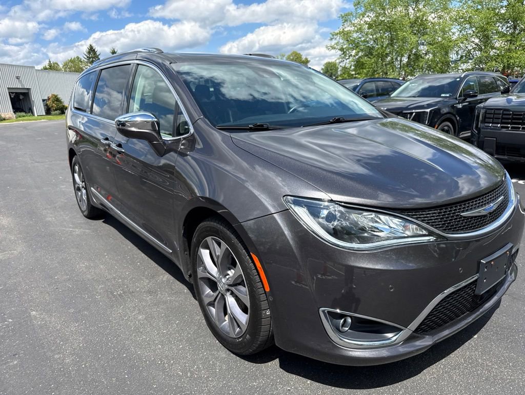 Used 2018 Chrysler Pacifica Limited w/ Tire & Wheel Group