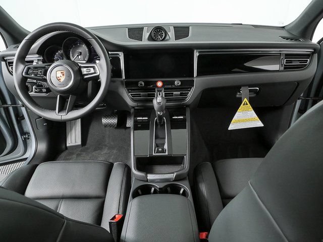 Certified 2026 Porsche Macan AWD/4WD image 18