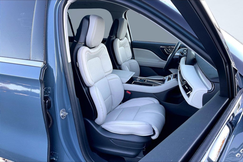 Used 2026 Lincoln Aviator Reserve w/ Luxury Package RWD image 30