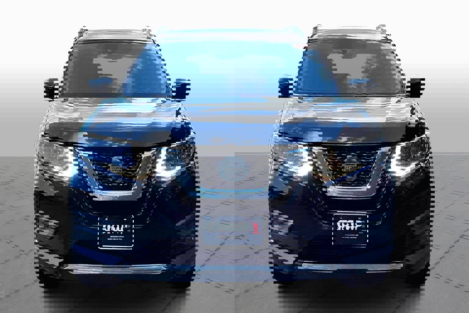 Used 2019 Nissan Rogue SV w/ Sun & Sound Touring Package image 3