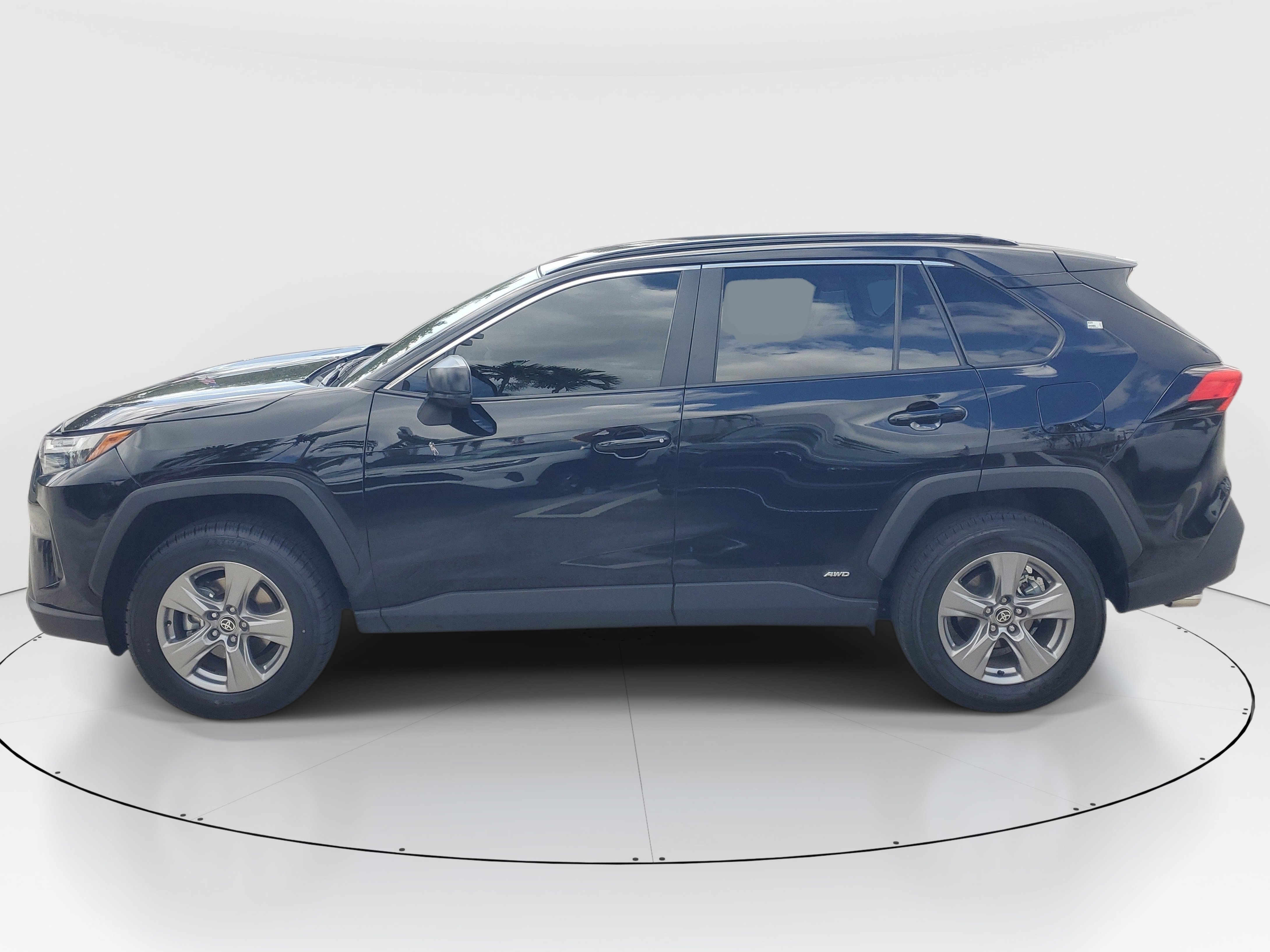 Certified 2024 Toyota RAV4 LE AWD/4WD image 6