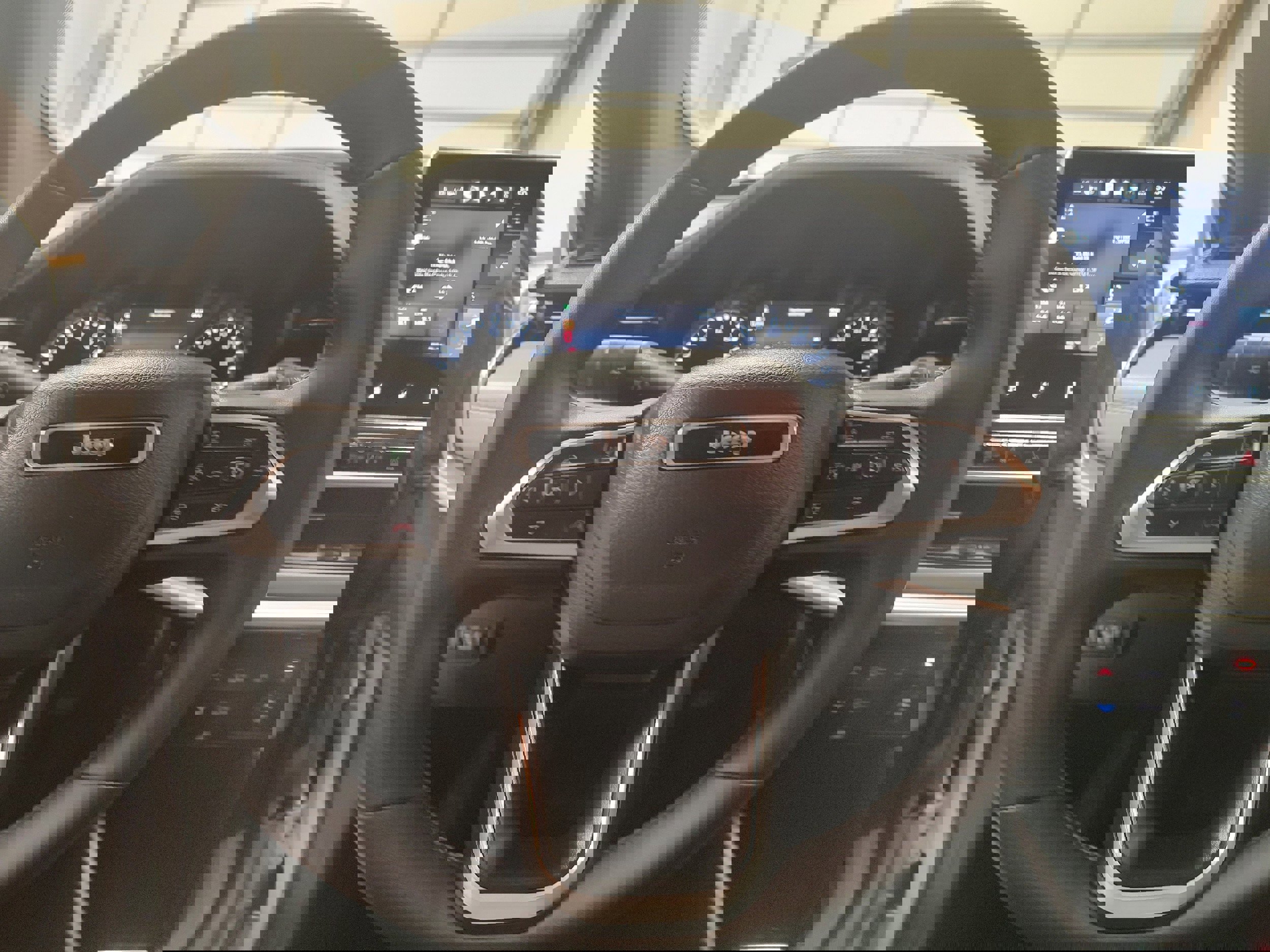 Used 2024 Jeep Compass Limited image 5