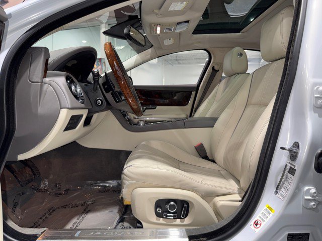 Used 2016 Jaguar XJ R-Sport RWD image 47