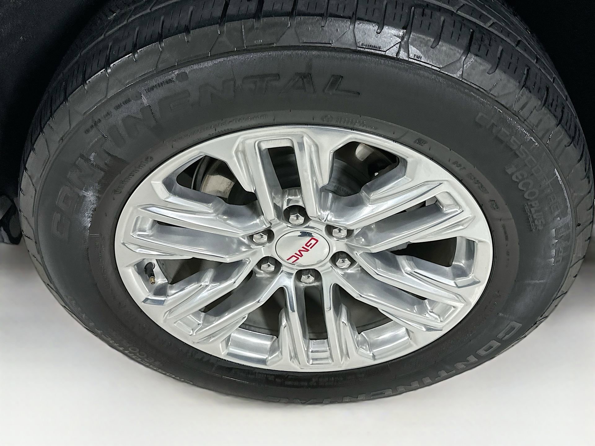 Used 2023 GMC Yukon XL SLT w/ LPO, Floor Liner Package image 34