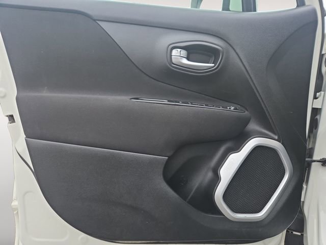 Used 2018 Jeep Renegade Latitude image 16