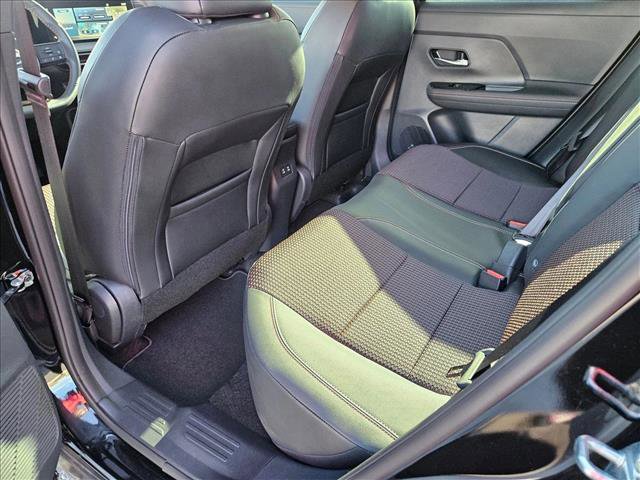 Used 2025 Nissan Kicks SR FWD image 17