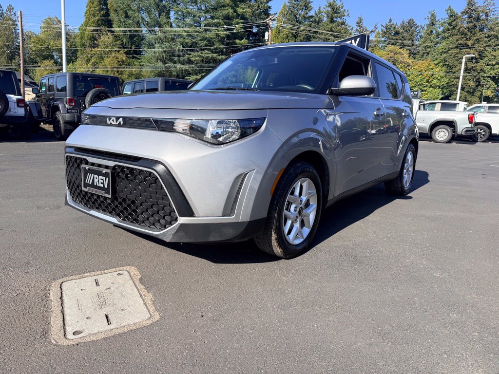 Used 2023 Kia Soul LX w/ Option Group 015 FWD image 1