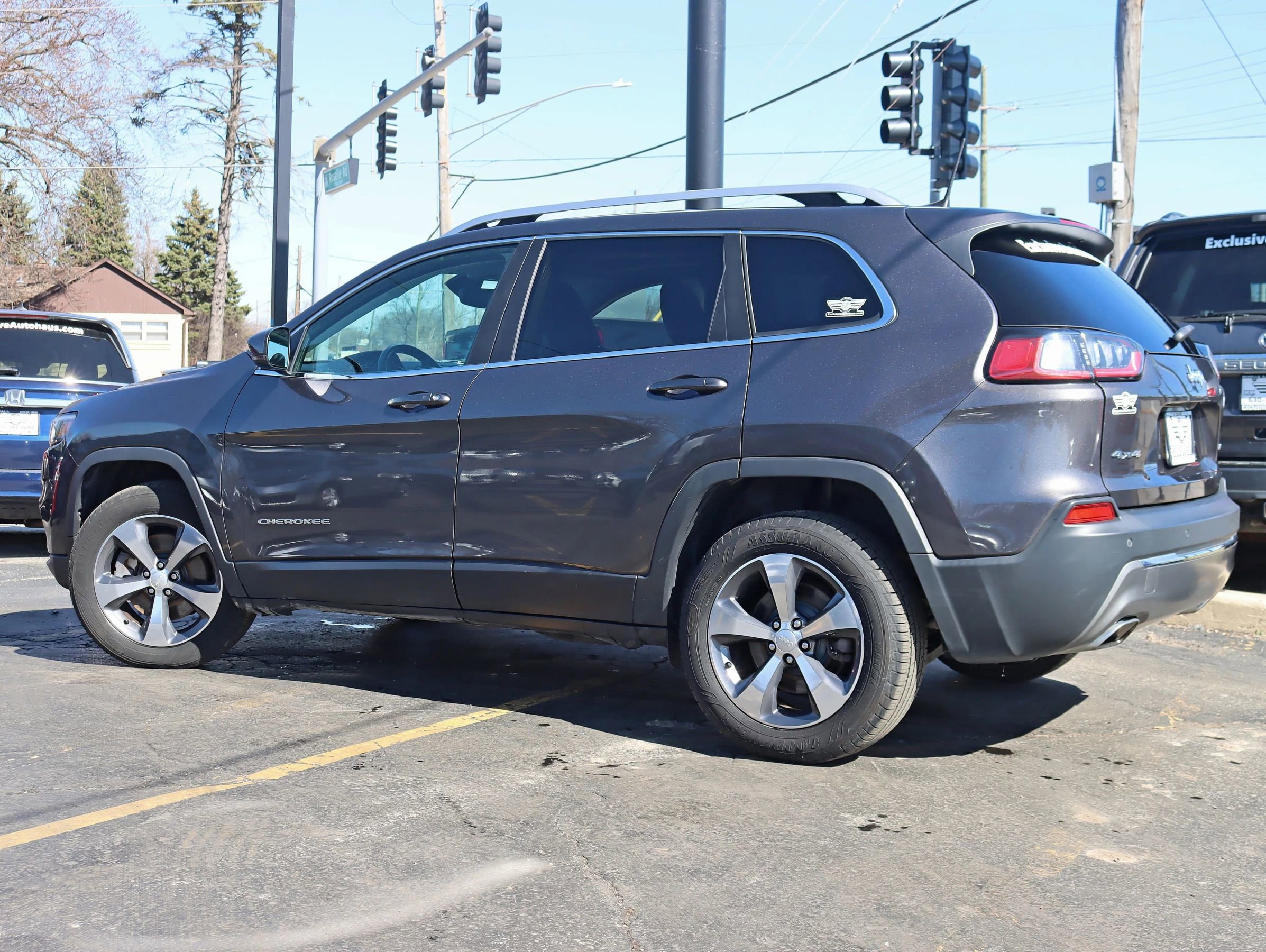 Used 2019 Jeep Cherokee Limited image 12