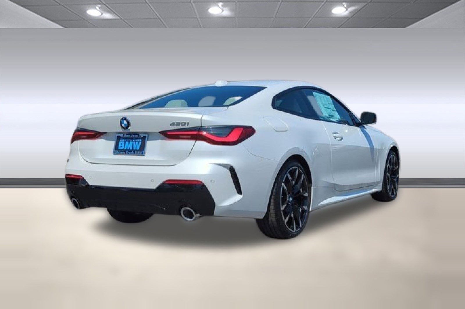 Used 2025 BMW 430i Coupe w/ M Sport Package image 9