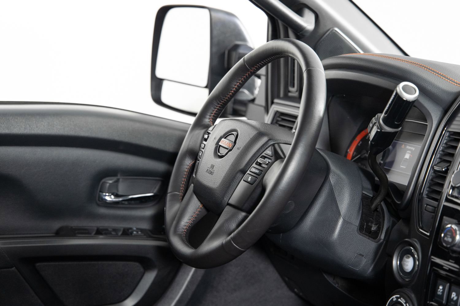 Used 2021 Nissan Titan PRO-4X w/ Pro-4x Convenience Package image 25