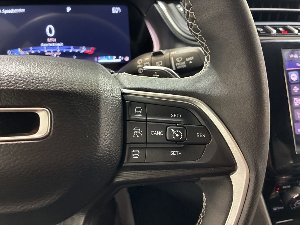 Used 2025 Jeep Grand Cherokee Altitude AWD/4WD image 28