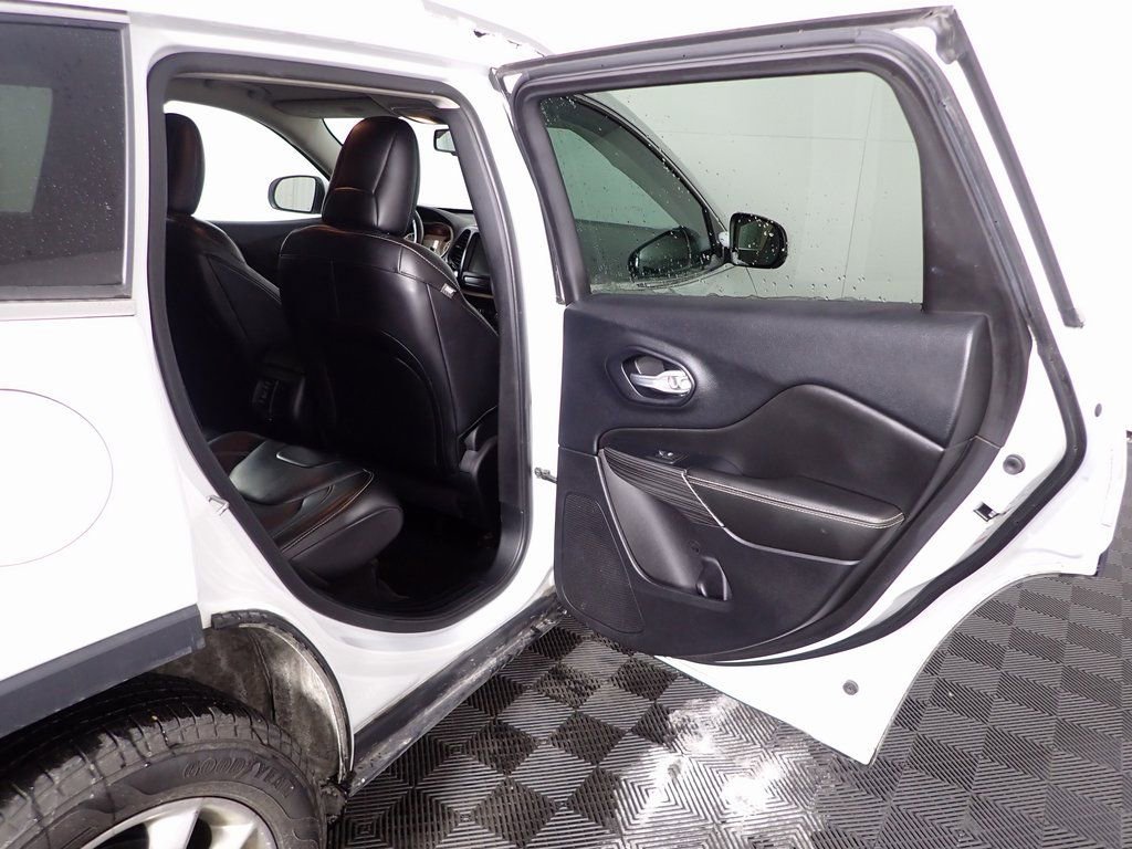 Used 2016 Jeep Cherokee Limited image 30