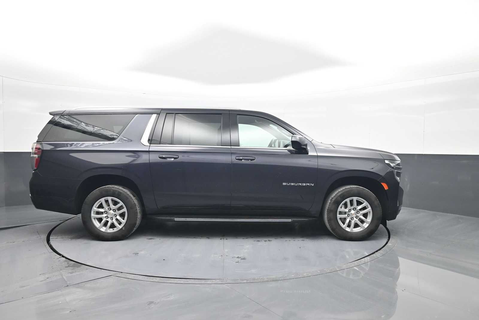 Used 2024 Chevrolet Suburban LT image 9