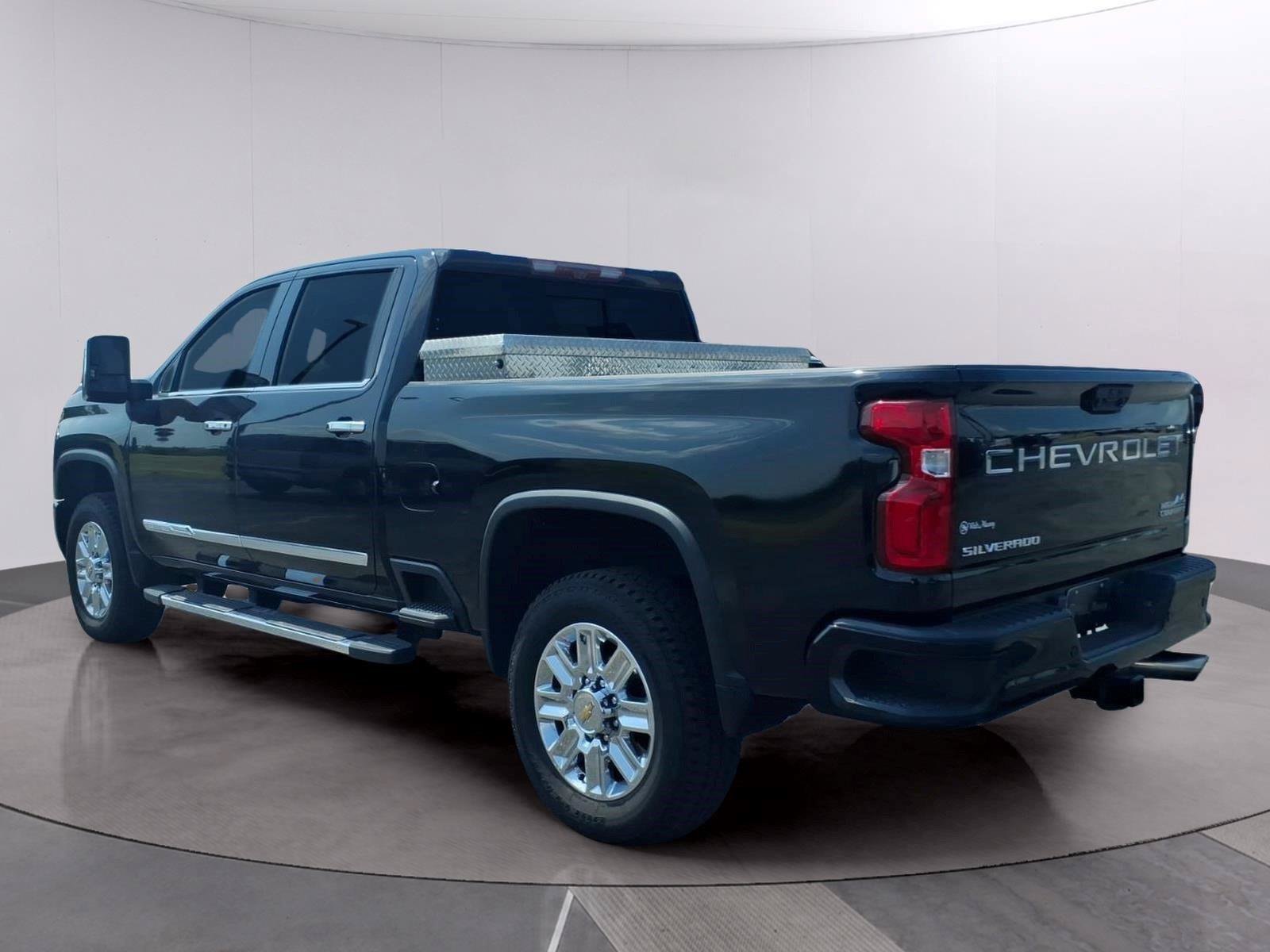 Used 2024 Chevrolet Silverado 2500 High Country w/ High Country Premium Package AWD/4WD image 5