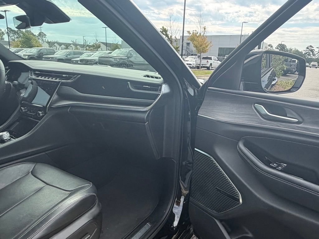 Used 2022 Jeep Grand Cherokee Overland AWD/4WD image 39