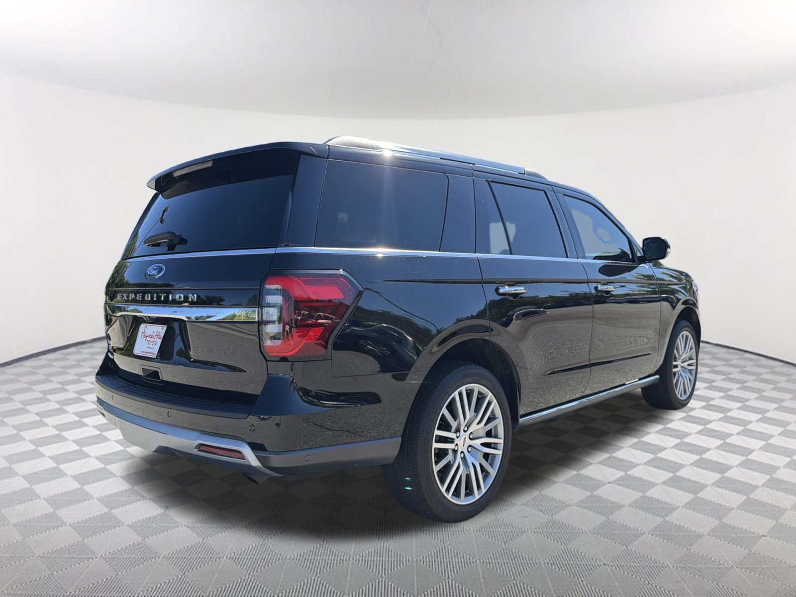 Used 2022 Ford Expedition Limited RWD image 15