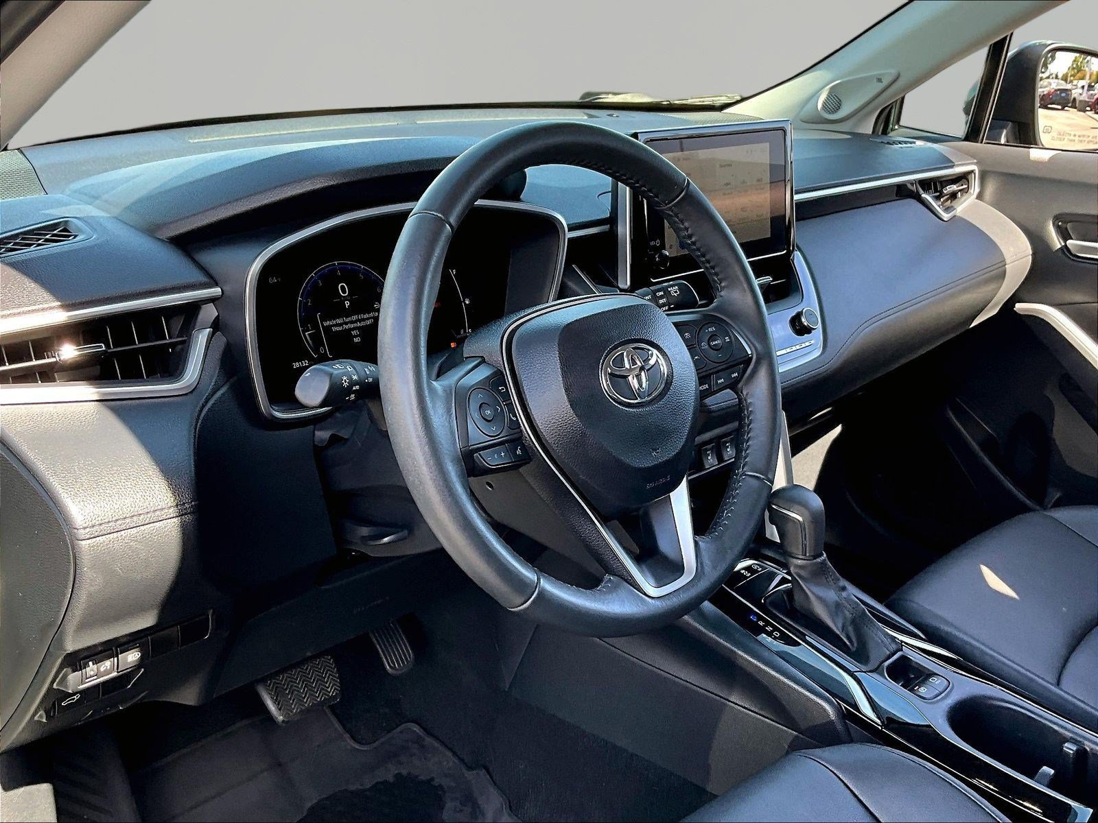 Used 2024 Toyota Corolla Cross XLE w/ Convenience Package AWD/4WD image 16