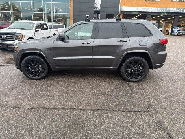 Used 2019 Jeep Grand Cherokee Altitude image 2